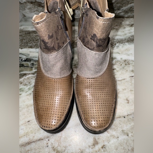 Elite by Corkys Rags Bootie 7 - Picture 12 of 14